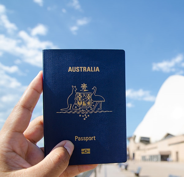 Để xin định cư vào Úc, bạn có thể tìm kiếm cơ hội thông qua nhiều loại visa định cư Úc khác nhau.