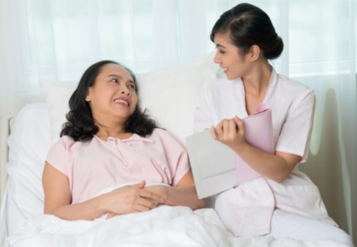 Dịch vụ thuê người chăm sóc bệnh nhân Hà Nội có gói theo giờ cố định hoặc phục vụ trọn gói
