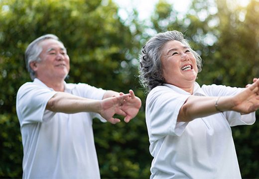 Tham gia câu lạc bộ thể dục người cao tuổi là cách duy trì sức khỏe hiệu quả