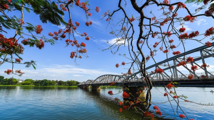 Cầu Trường Tiền là biểu tượng đặc trưng của thành phố Huế