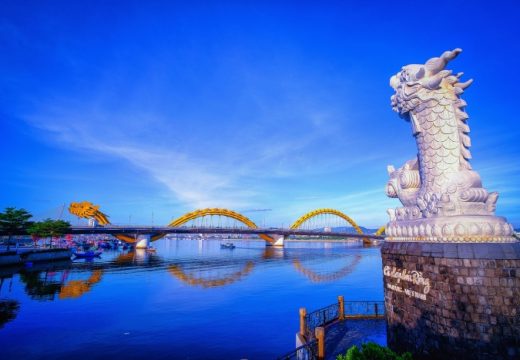 Cầu Rồng là biểu tượng nổi bật của thành phố Đà Nẵng