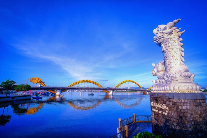 Cầu Rồng là biểu tượng nổi bật của thành phố Đà Nẵng