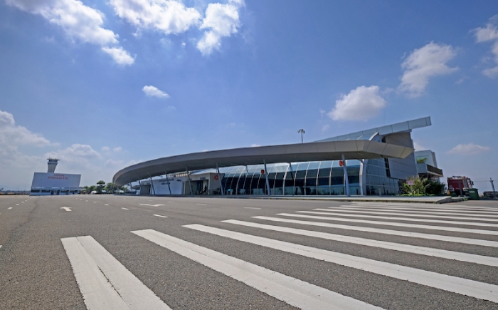 Sân bay Tuy Hòa tại Phú Yên cách trung tâm thành phố 10km 