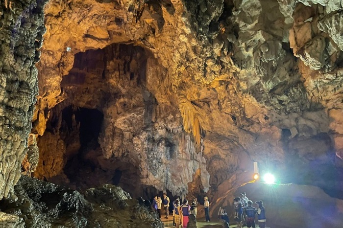 Có nhiều cách để di chuyển đến Động Ngườm Ngao