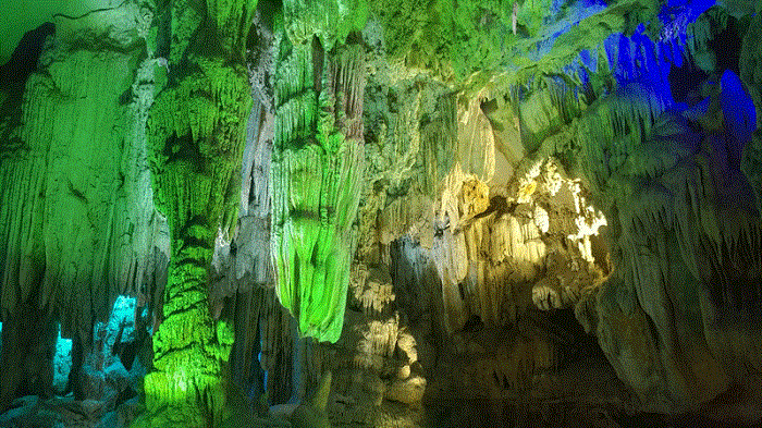 Động Long Vân 
