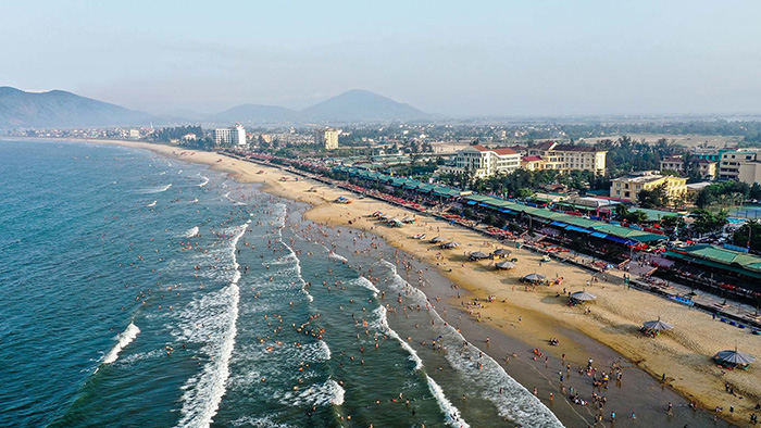 Nên ưu tiên công ty có kinh nghiệm tổ chức tour Thiên Cầm, lịch trình rõ ràng và mức giá minh bạch.
